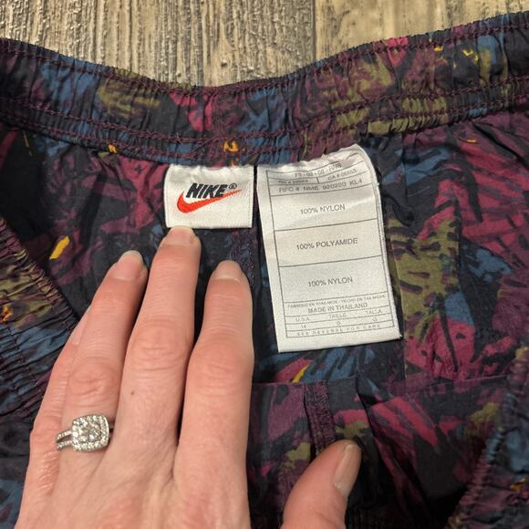 Vintage 90’s Nike athletic shorts, purple black print, 14 women’s Medium Large - Picture 4 of 6